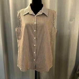 Size XXL gray and white pinstriped waveless blouse. New without tags, unused.